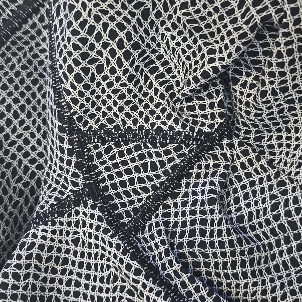 EUC 💎 Lululemon Wild And Free TightFall Net White Black/Black Size 4 - Picture 7 of 9